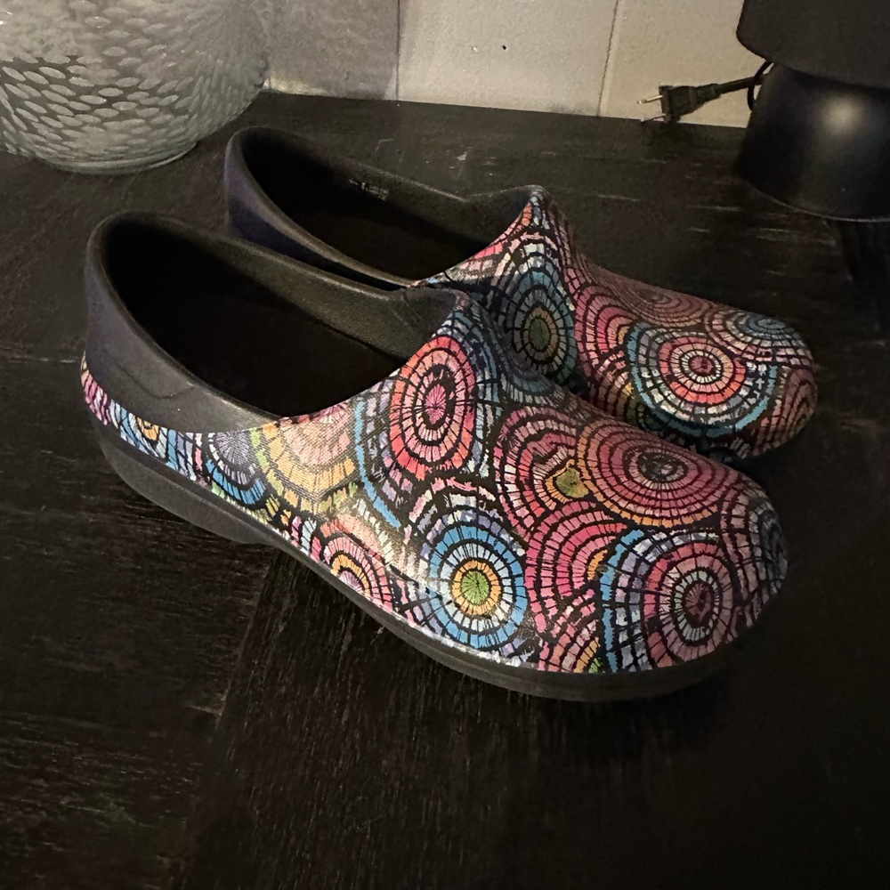 CROCS Women's Multicolor Patterned Clogs